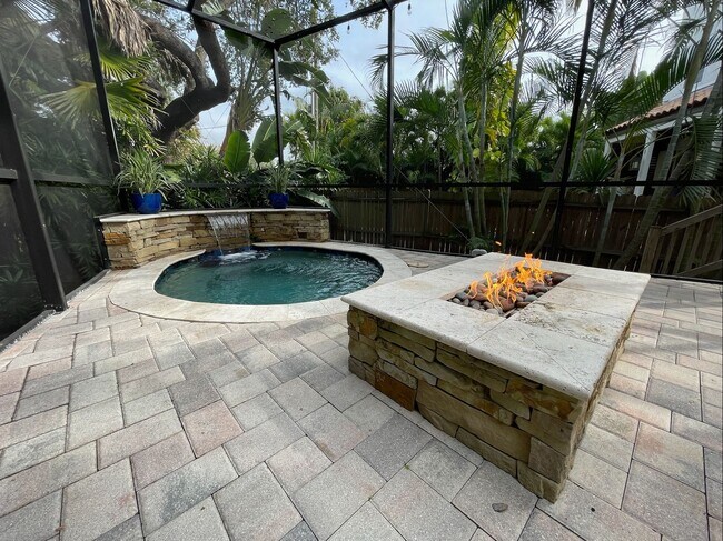 Building Photo - Davis Islands Spanish Med 3 Bed 2.5 Bath 1 car garage with Spool