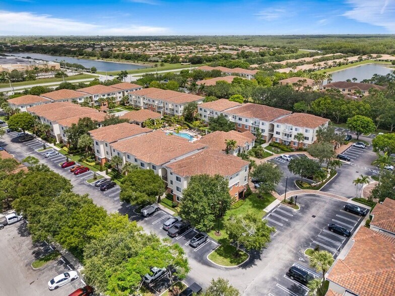Building Photo - 9901 Baywinds Dr