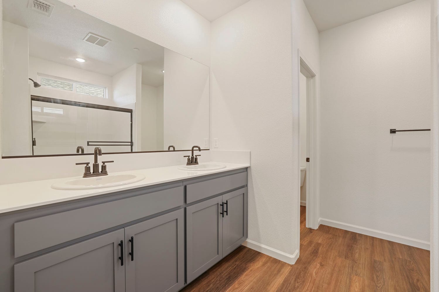 Master Bath - 522 Bedfordshire Dr