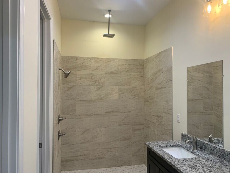 Building Photo - 5871 Collins Rd