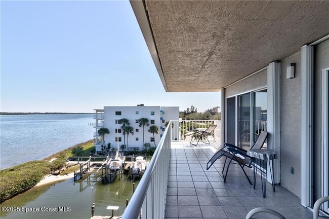 Building Photo - 6061 N River Run Dr