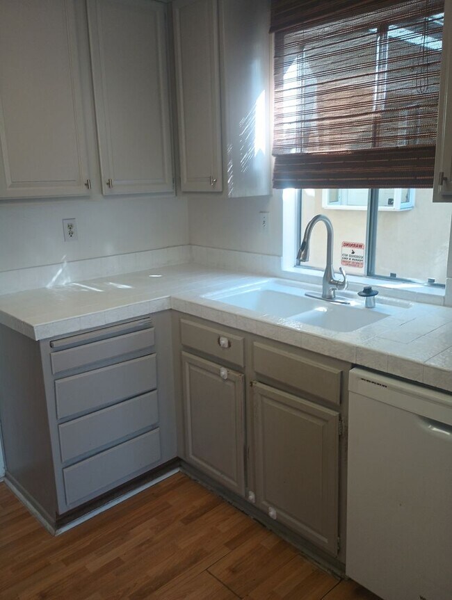 Building Photo - Charming 2BD/2BA Condo w/ Ocean Views - Solana Beach