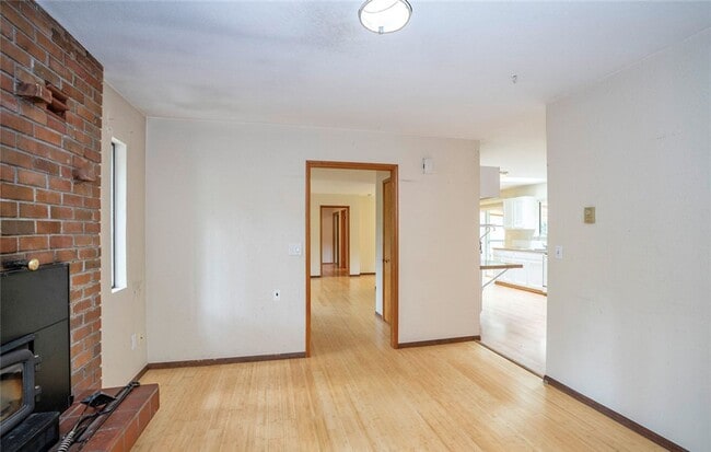 Building Photo - Spacious Rambler Retreat Nestled on an Acr...