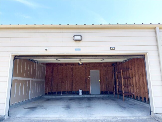 Building Photo - 10058 Emnora Ln
