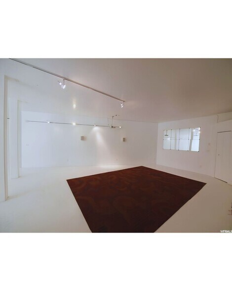 Building Photo - 430 Aspen Dr