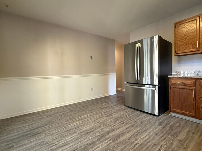Building Photo - 8317 Summerglen Cir