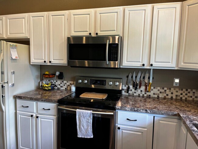 Building Photo - Furnished 3-Bedroom Home in Quiet Victor N...