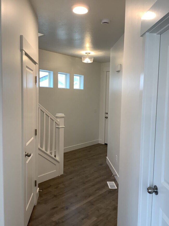 Building Photo - MAKE YOUR FIRST RENT PAYMENT UNTIL 2026-New Construction Townhome Located in Prime Saratoga Sprin...