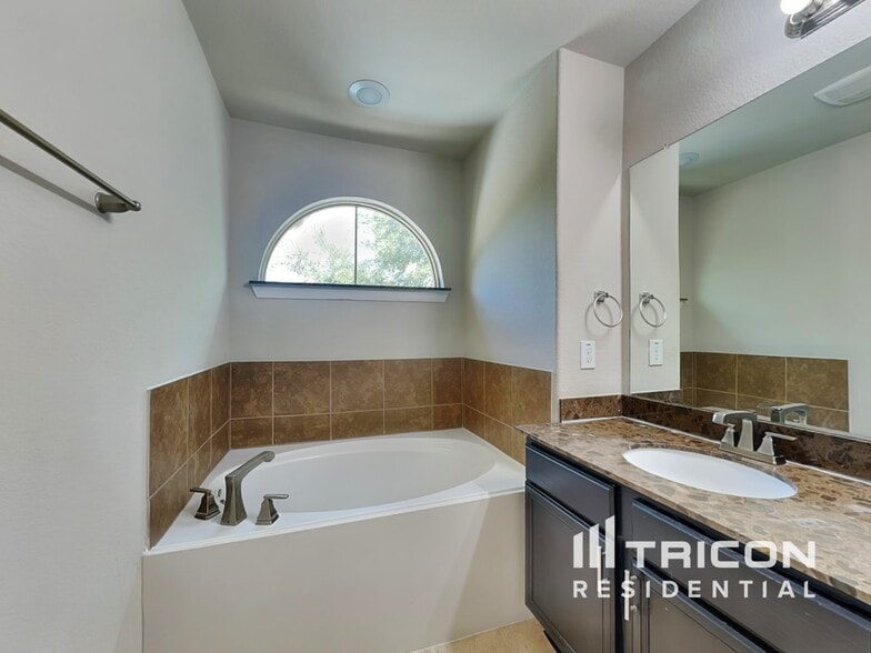 Building Photo - 17103 Amarose Dr