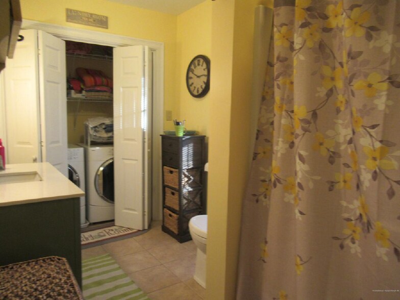 Building Photo - 2 New Gotham Rd