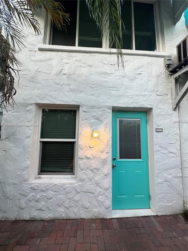 Building Photo - 1407 SE 2nd St