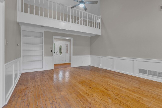 Building Photo - 636 N Fox Chase Cove