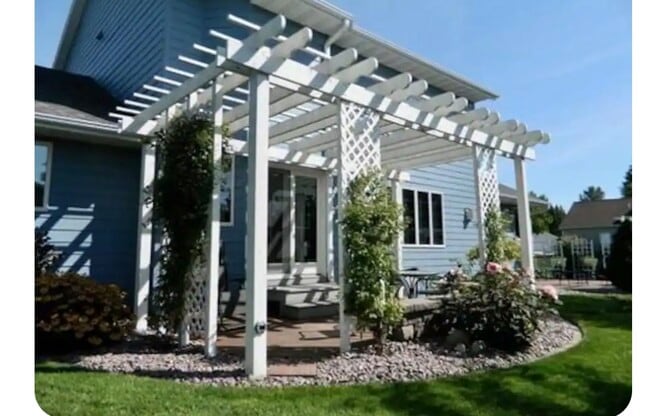Building Photo - 810 Briarwood Dr