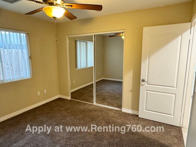 Building Photo - Gorgeous & Spacious 4 Bed Home