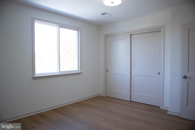 Building Photo - 164 Wesmond Dr