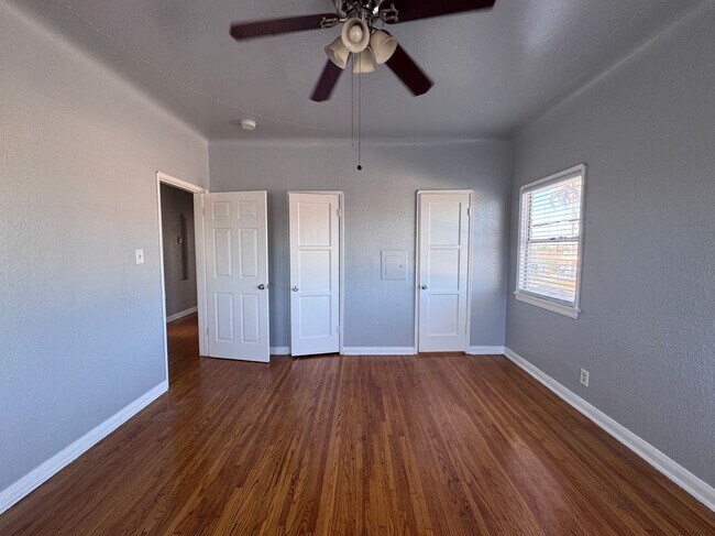 Building Photo - 1722 W 79th St
