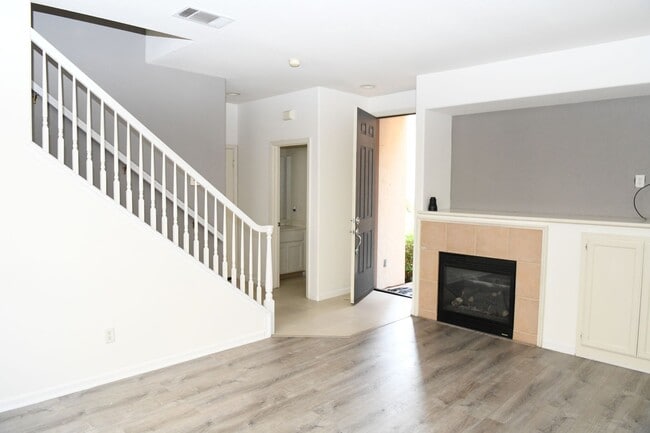 Building Photo - 2145 Kingsbury Cir