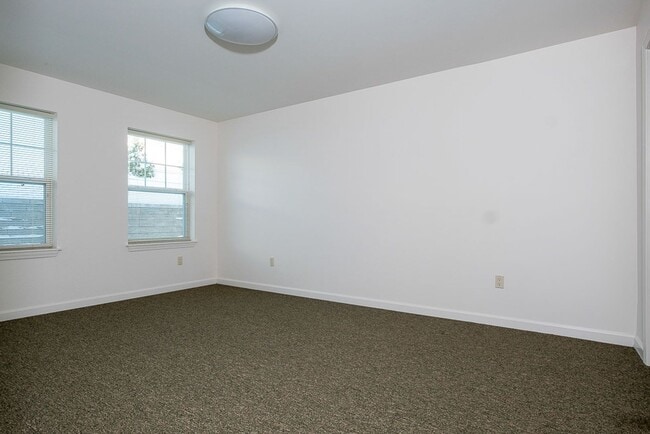 Building Photo - 2 bed, 2 bath independent senior living (55+ years of age) heat, hot water, & electricity include...