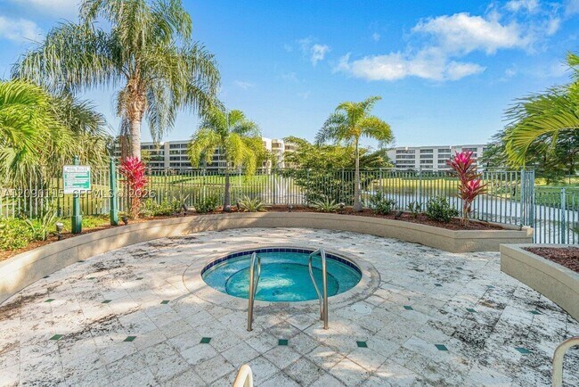 Building Photo - 1760 Palm Cove Blvd