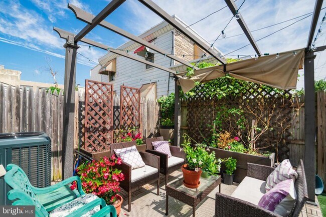 Building Photo - 2029 E Huntingdon St