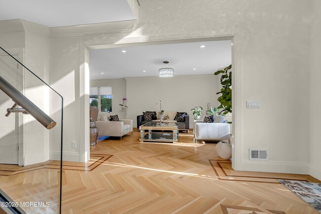 Building Photo - 243 Overbrook Ave