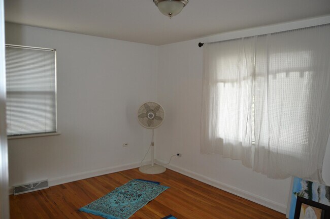 Building Photo - 1022 Pontiac St