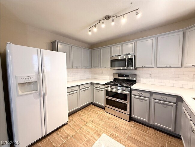 Building Photo - 2613 Pinerock St