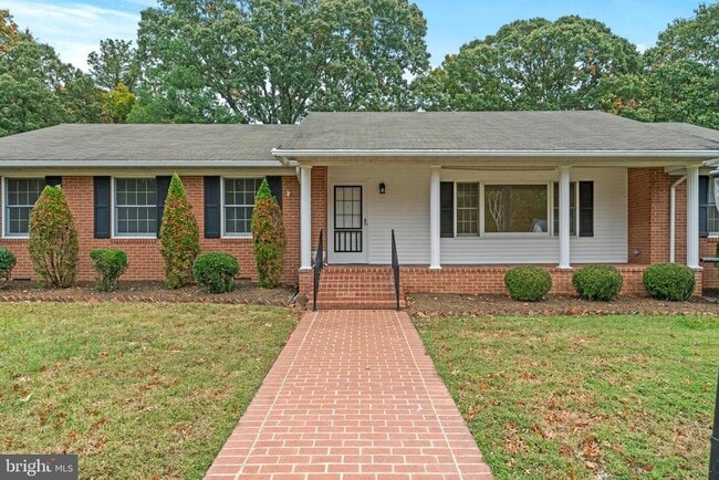 Building Photo - 21692 Potomac View Dr