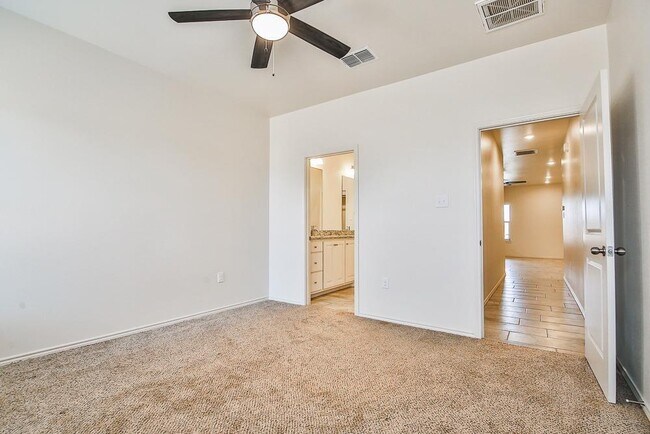 Building Photo - 5636 Lehigh St