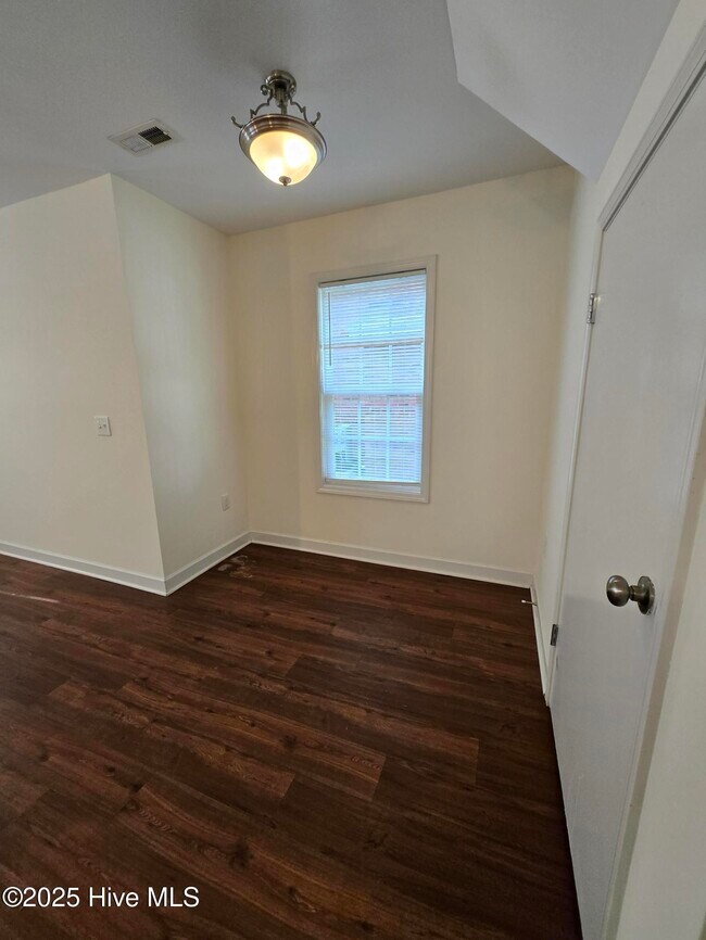 Building Photo - 208 Durango Pl