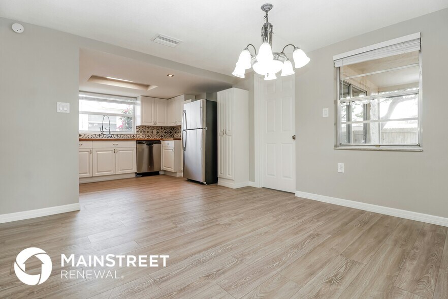 Building Photo - 9025 Collage Ln