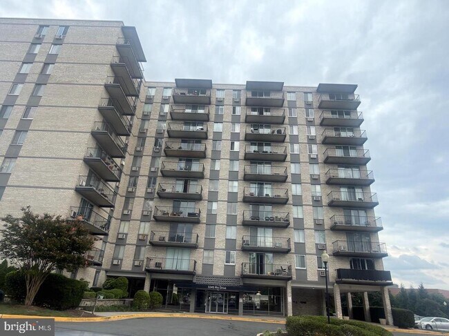 Building Photo - 3245 Rio Dr