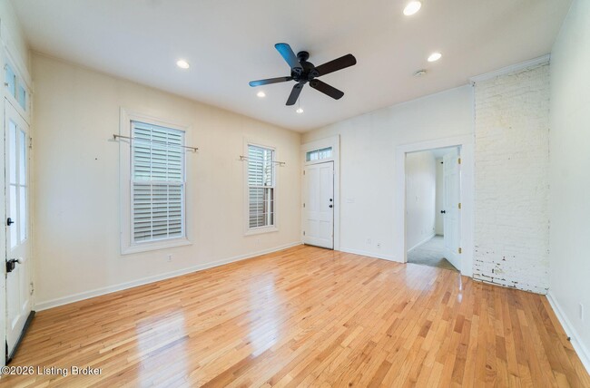 Building Photo - 1104 E St Catherine St