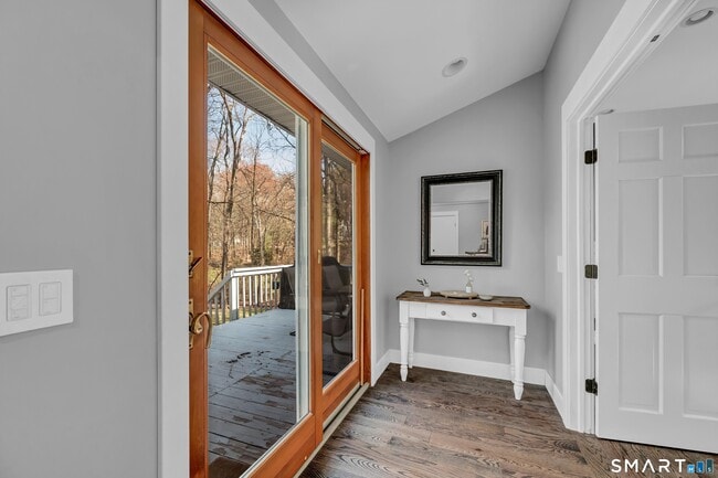 Building Photo - 10 Grove Pl