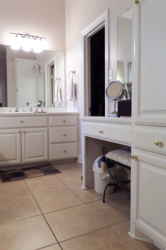 Building Photo - Location and upgrades! 3BR/2BA dbl garage, tons of storage, no carpet!