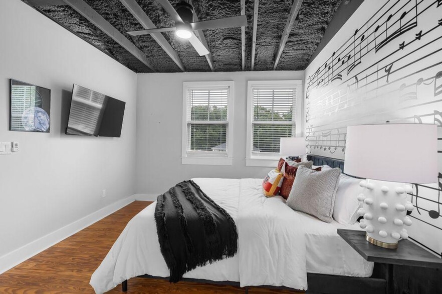 Building Photo - 156 Camellia St