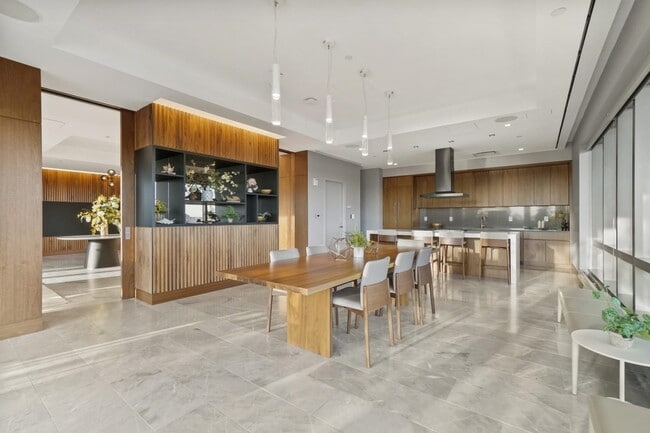 Building Photo - 2 Shore Ln