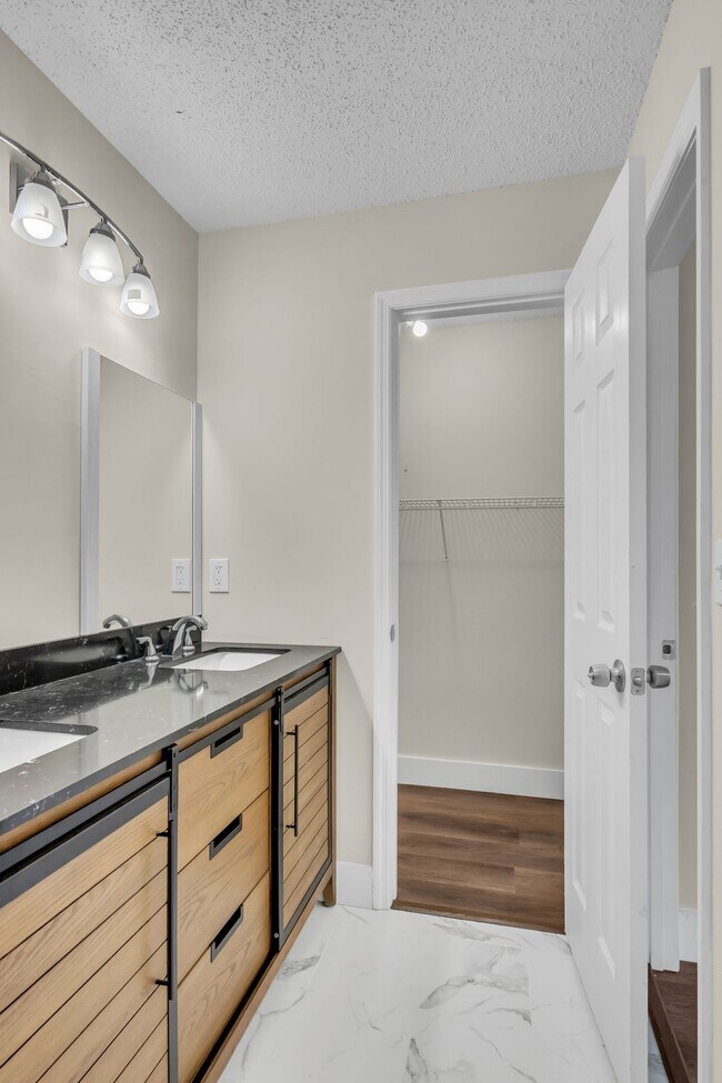 Building Photo - 213 Rebecca Pines Dr
