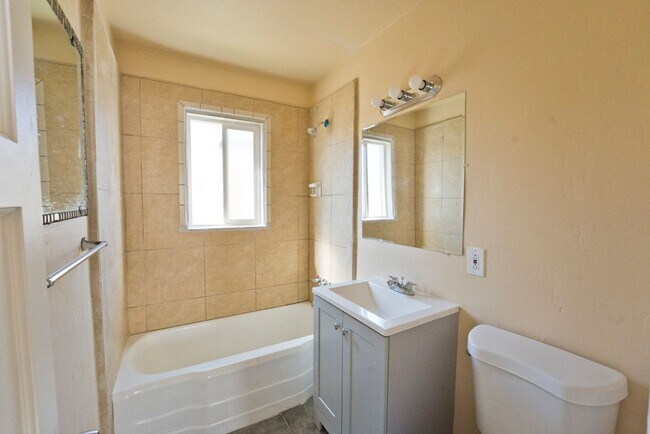 Building Photo - 322 Woodrow Ave