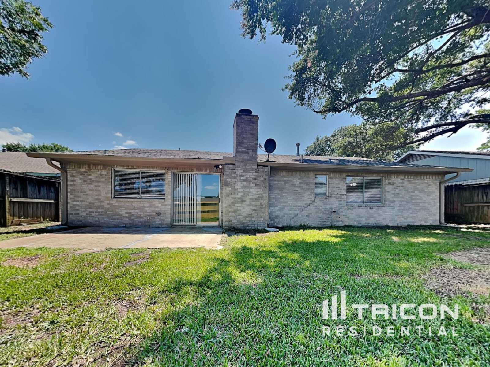 Building Photo - 23426 Canyon Lake Dr