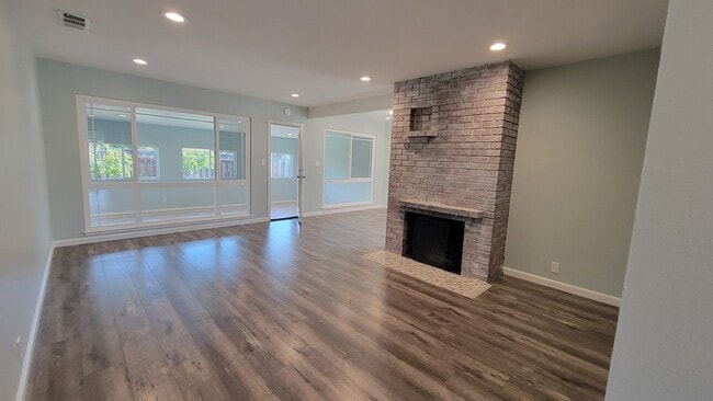 Building Photo - 28022 Thackeray Ave