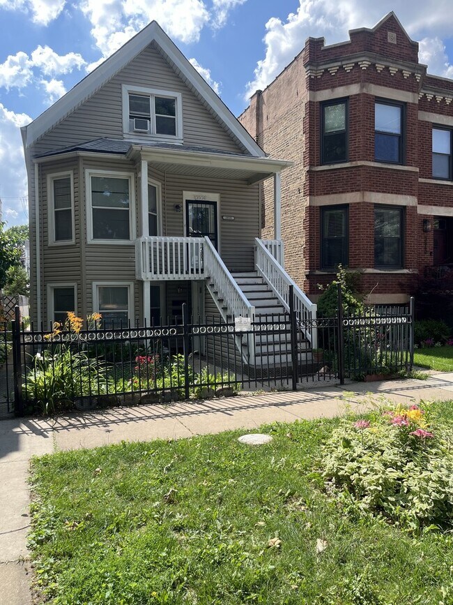 Primary Photo - 3938 N Christiana Ave