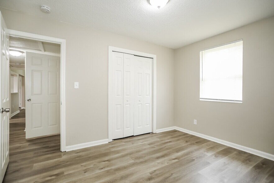 Building Photo - 6227 Pine Summit Dr