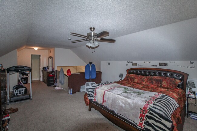 Building Photo - 802 N Taylor Ct