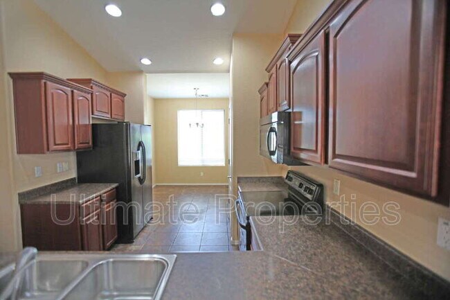 Building Photo - 2025 S 101st Ln