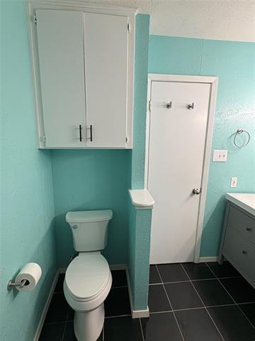 Building Photo - 2402 Leslie St