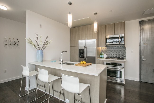 Inside a One Bedroom Apartment - Glasshouse 250 S Central Park Ave