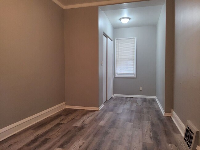 Building Photo - Welcome to this Chicago-style brick Bungal...