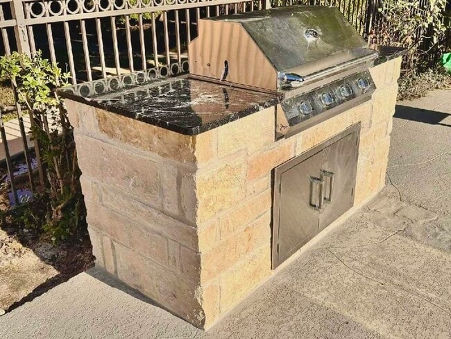 Building Photo - 12335 Antoine Dr