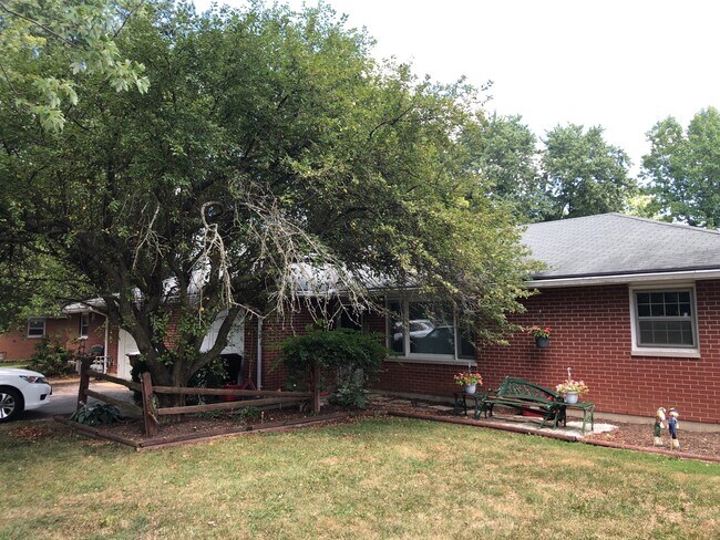 Building Photo - 235 Woodlawn Dr